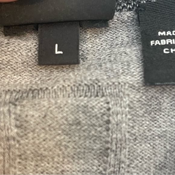 Hugo boss grey v neck sweater - Picture 10 of 10